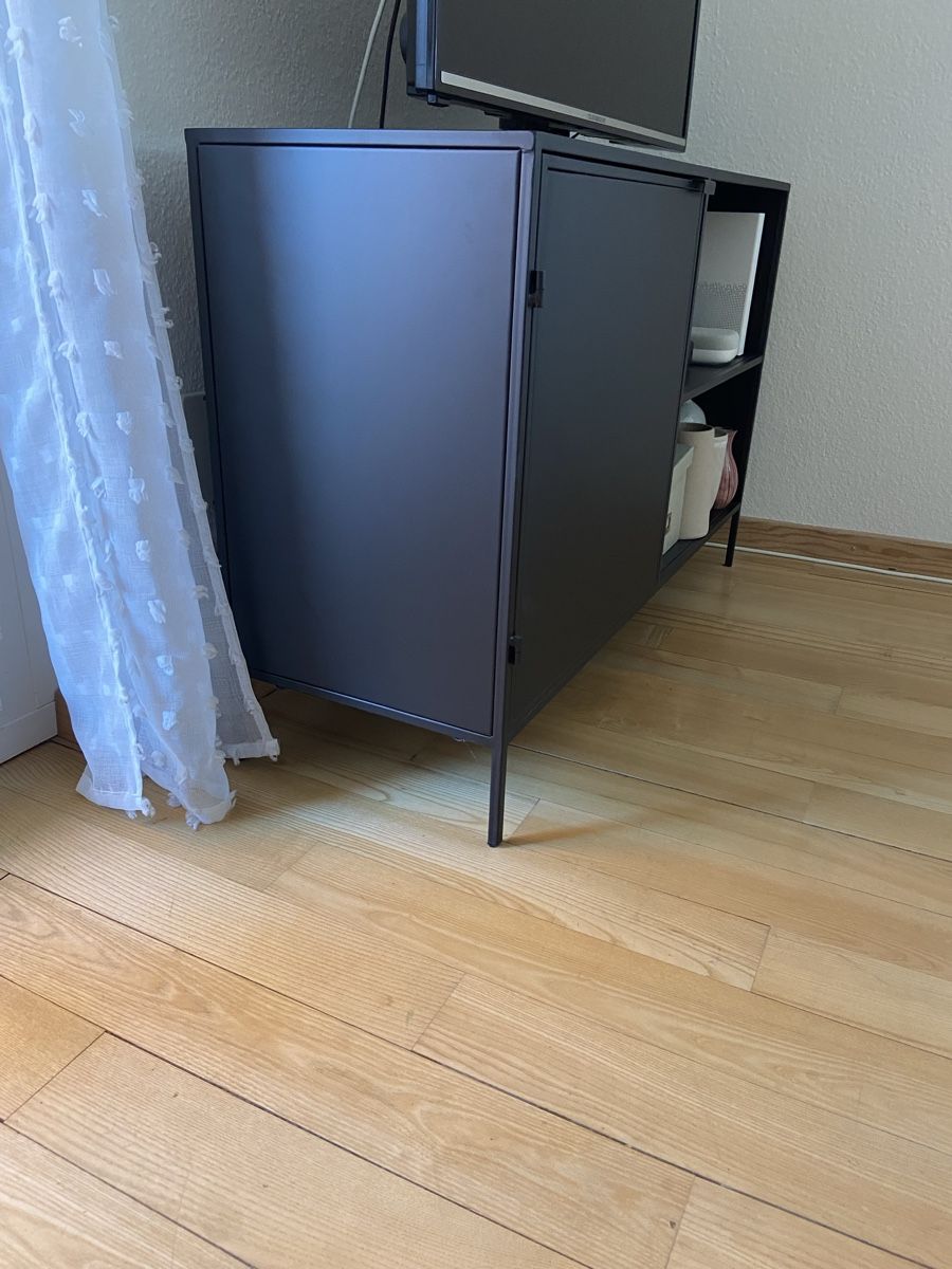 Meubles TV: TV-Möbel/Sideboard, Metall, schwarz – D'occasion à Solothurn par an_wy 2