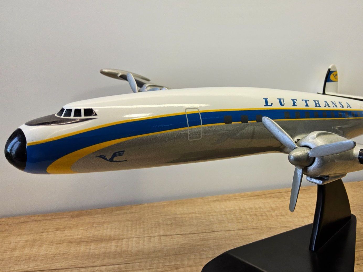Lockheed Kit di modellismo & Modellini statici: Lufthansa __ Lockheed L-1049 Super Constellation _ 1:48 52cm – Usato da Uerikon venduto da Airport68 6