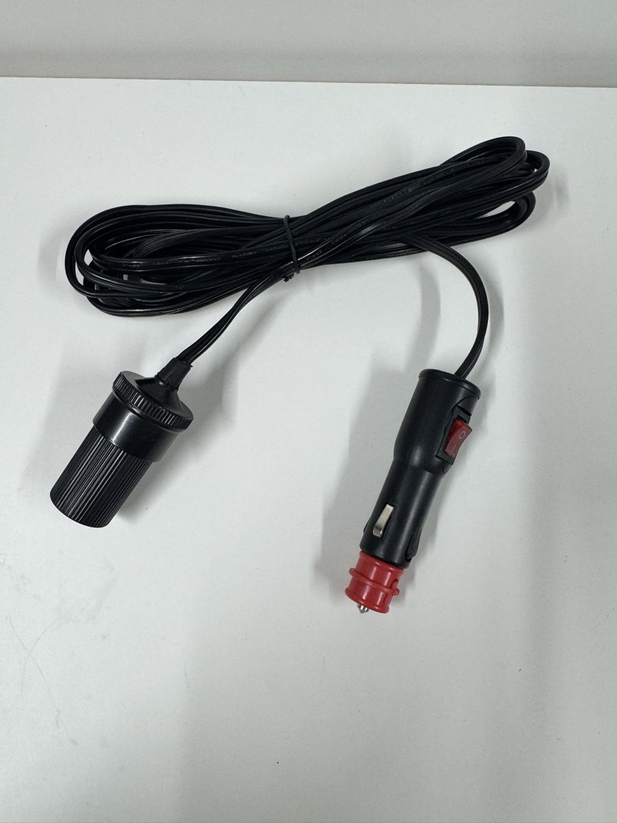 Accessori per altri veicoli: 3 Meter Auto Zigarettenanzünder Adapter mit Schalter neu – Nuovo (secondo la descrizione) da St. Gallen venduto da Popolone26