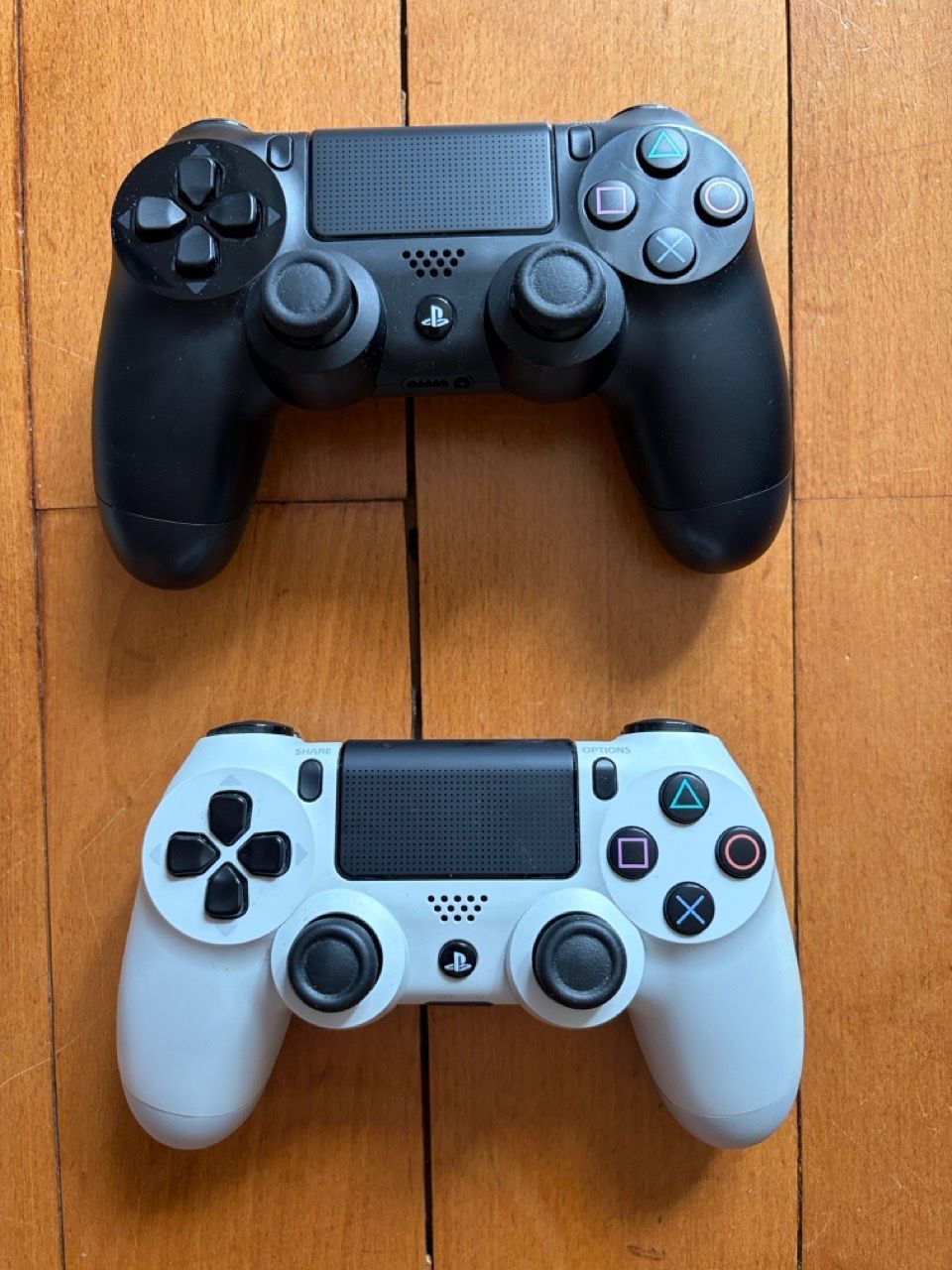 Sony Consoles: PlayStation 4 - Glacier White mit GTA V – D'occasion à Lausanne par Nails 4