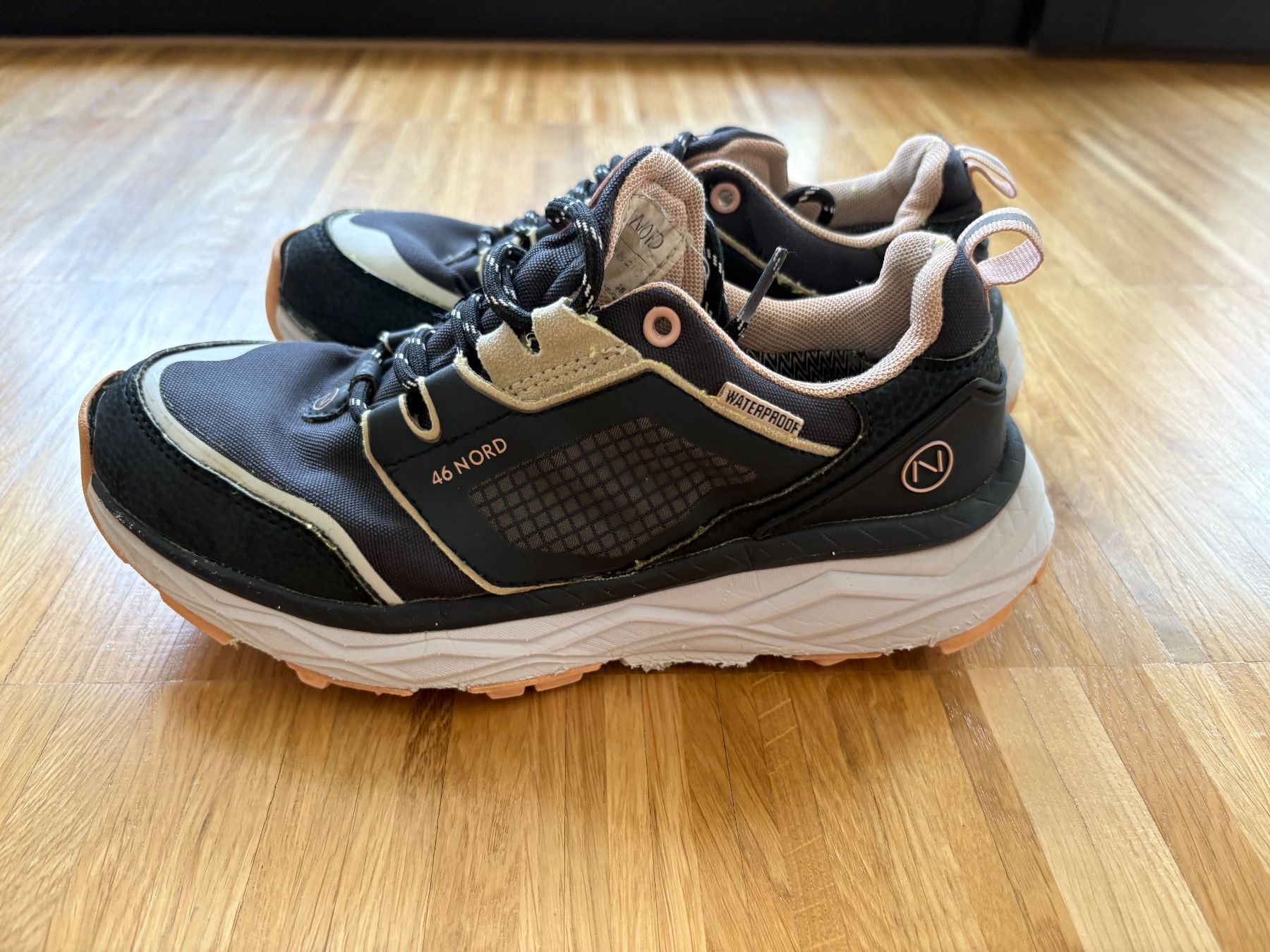 46 Nord Scarpe da donna: Size 38 Nord46 trekking shoes – Usato da Zürich venduto da jus_y7k2