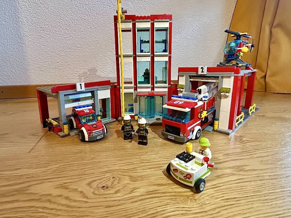 Giocattoli: Lego Feuerwehrstation, mit Bedienungsanleitung – Usato da Bäriswil BE venduto da Eddy77