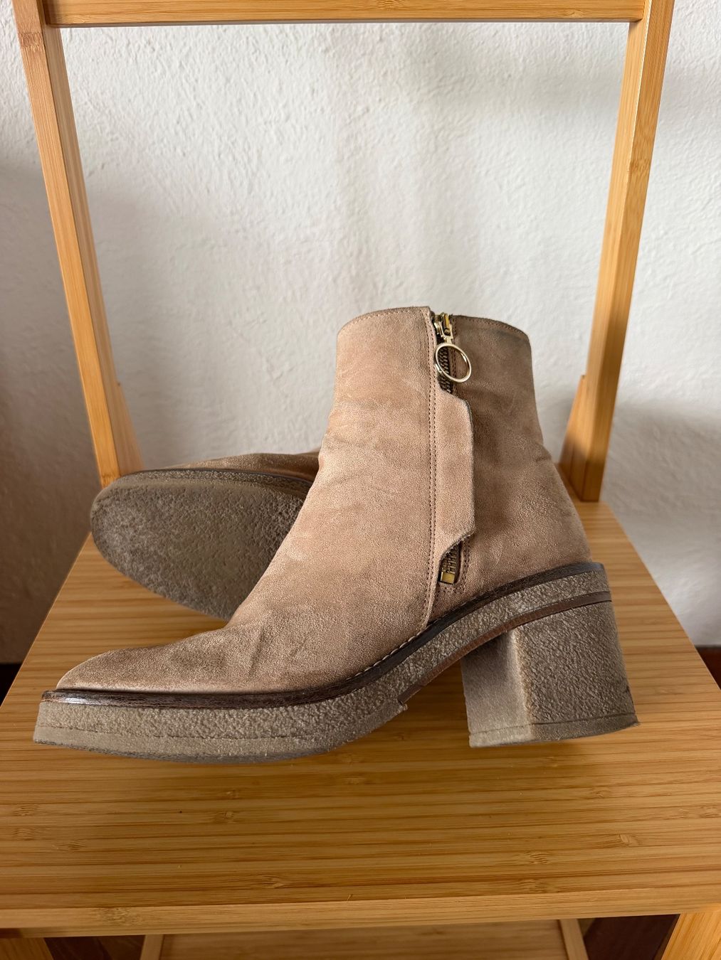 Damenschuhe: Stiefeletten Wildleder beige 39 – Gebraucht aus Bolligen von lunalena14 2