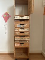 4 einzelne stapelbare Holzkästen