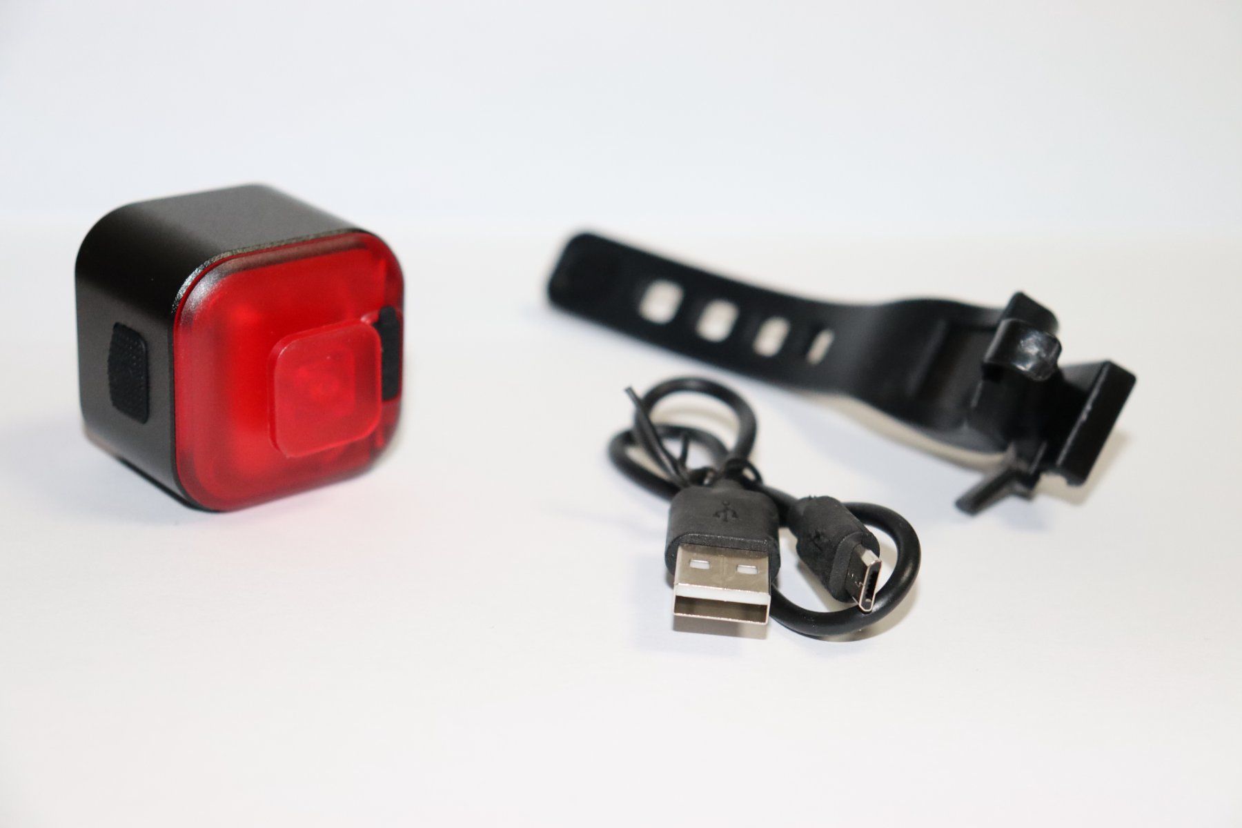 Pezzi di ricambio: USB Velo-Rücklicht mit Vibrationssensor, neuwertig – Nuovo e nell'imballaggio originale da Bern venduto da Maxdamato 2