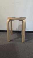 Artek Aalto Hocker E60, Birke natur, Sitz Linoleum Schwarz