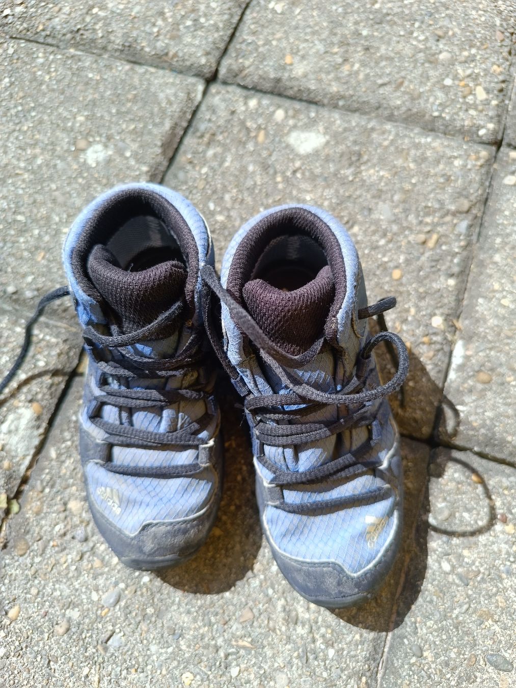 Adidas Chaussures garçon: Adidas Terrex Wanderschuhe, Gr. 25 – D'occasion à Berikon par mezzze 1