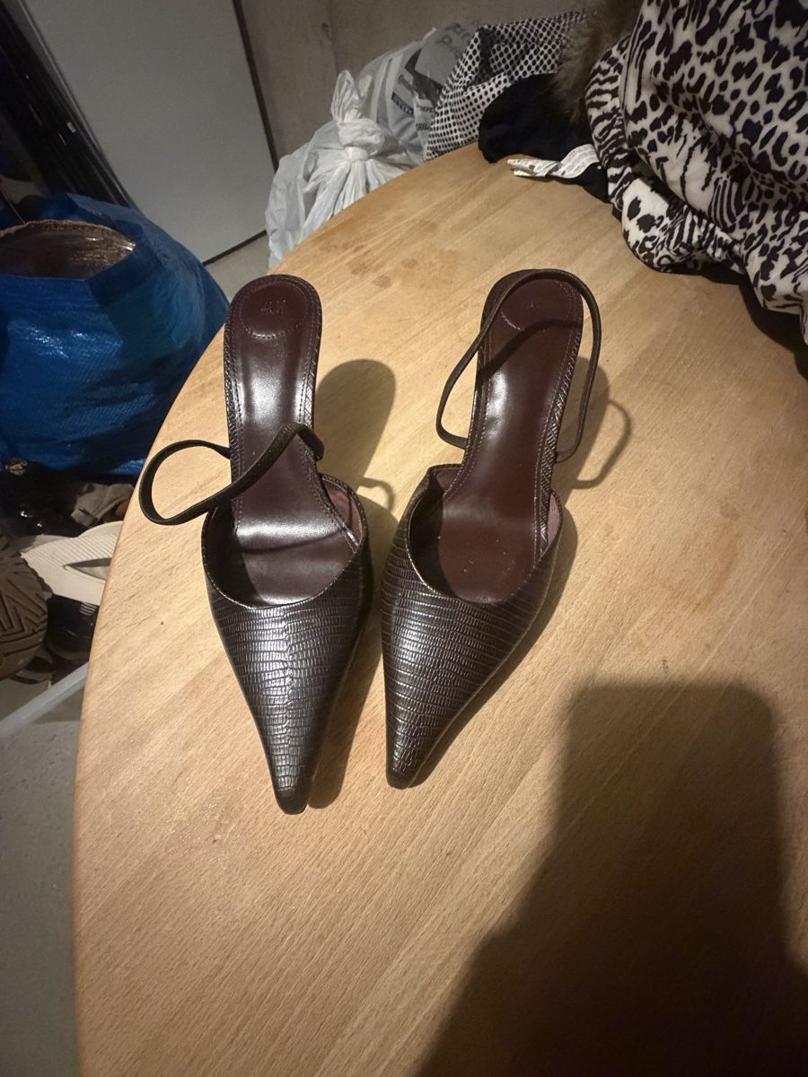 H&M Chaussures femmes: Escarpins bruns H&M  – D'occasion à Bossonnens par mina1187