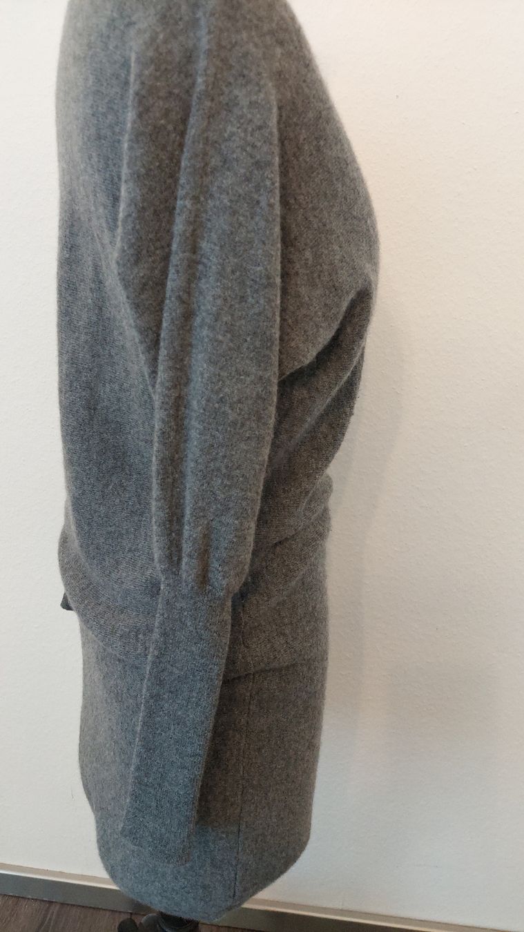 Vestiti: Comtoir des Contonniers grauer Strickpulloverkleid mit V-Aus – Usato da Gwatt (Thun) venduto da Letzte-Chance 6