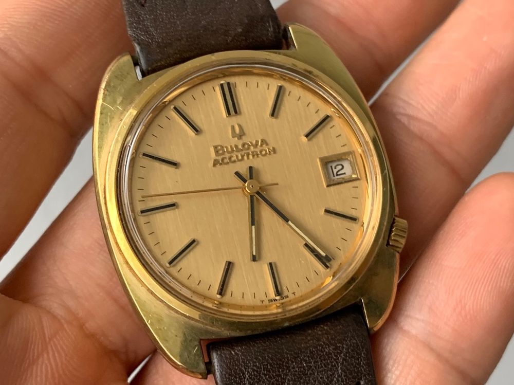 Montre Bulova Accutron Vintage Homme - Acier - Mouvement Suisse - Années 80 - Fonctionne Très Bien