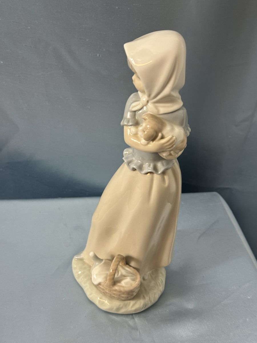 Lladro Statuette: Nao Lladro Mädchen mit Hund 20 cm    PO 017  HS – Usato da Grenchen venduto da swiss.antiques 2