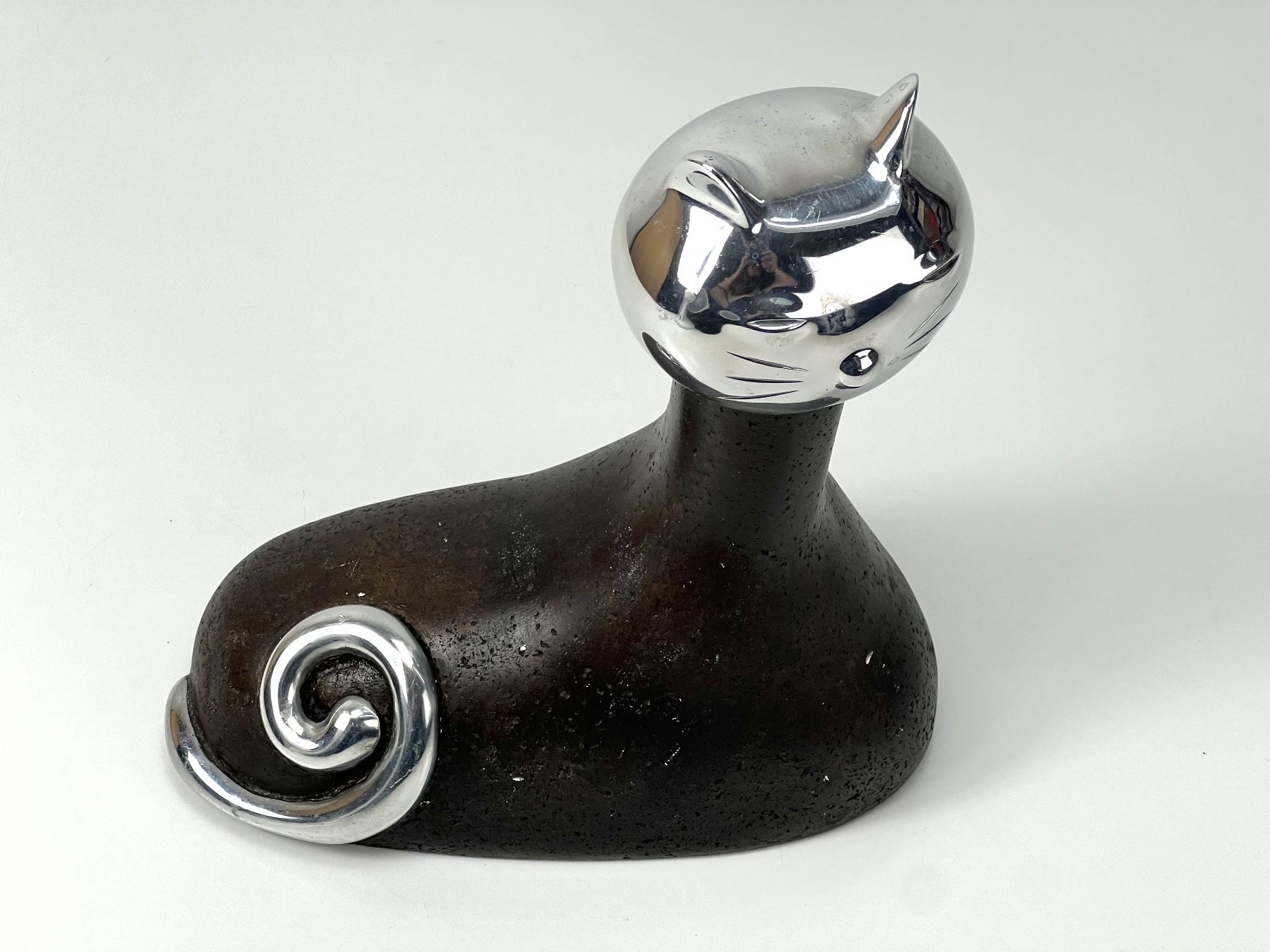 Statuette: PR RAM/DESIGN Skandinavische Design-Katzenfigur massiv – Usato da Zürich venduto da Arche_Brockenhaus 2