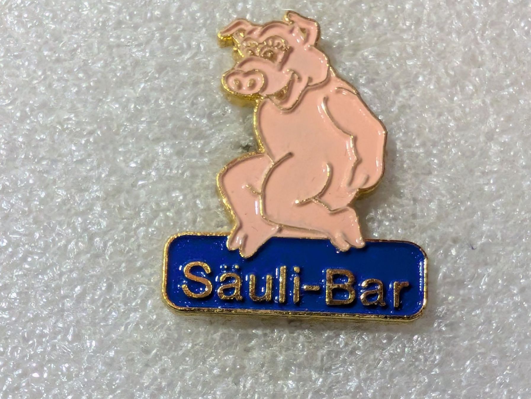 Placchette & Badge: Ansteckpin 64: Säuli Bar – Usato da Oppligen venduto da Pin-Fall-Shop