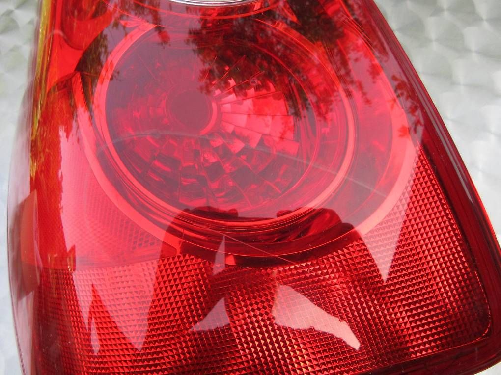 Mazda Fari: Feu arrière Mazda 5 – Usato da Champagne venduto da nan_2dwz 2