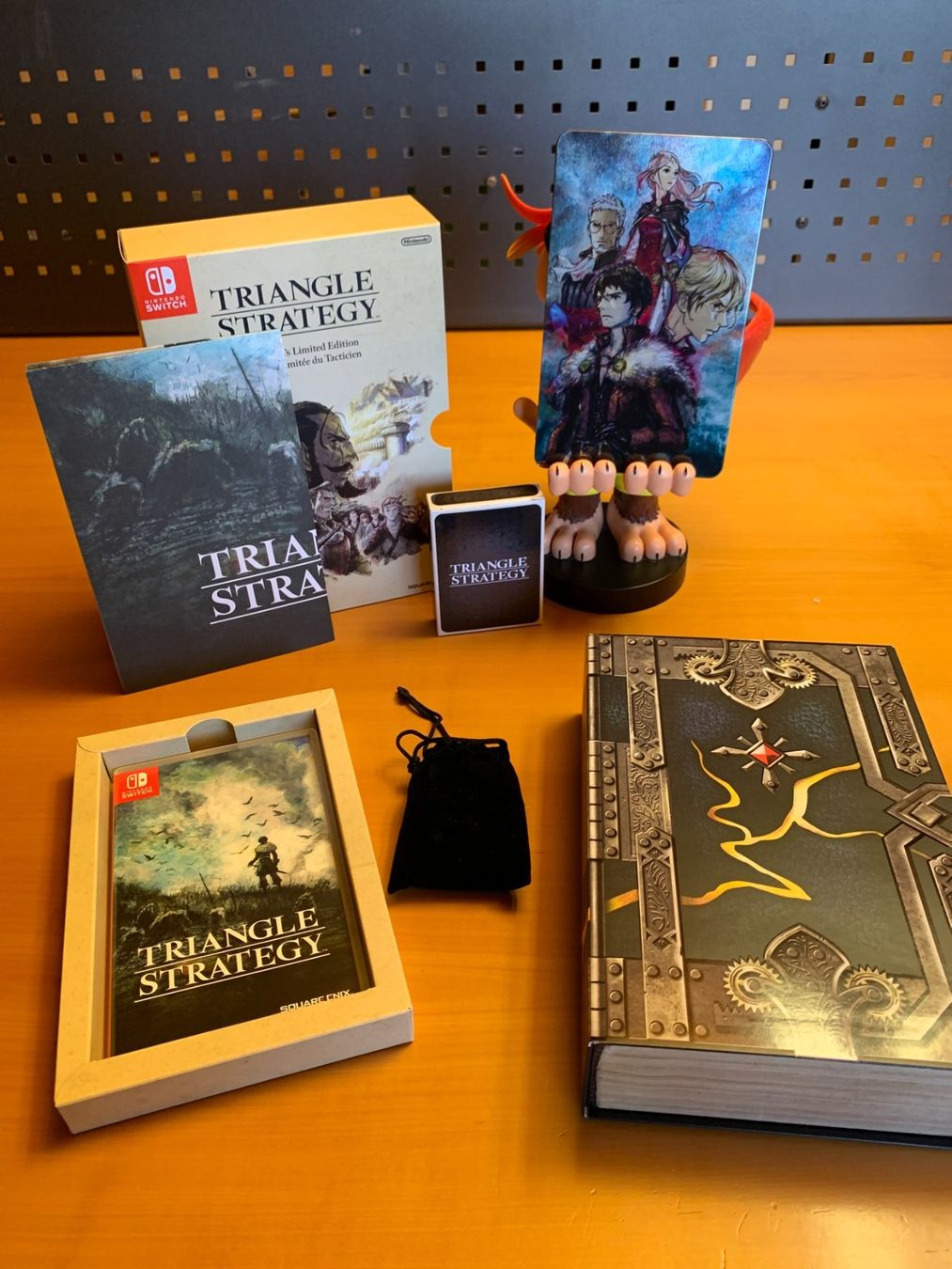 Giochi: Triangle Strategy Limited Collectors Edition – Nuovo (secondo la descrizione) da Sargans venduto da Znibi 3