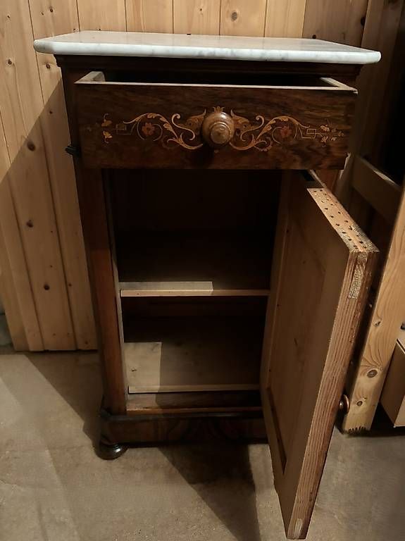 Comodini: Antiker Nachttisch mit Marmorplatte – Usato da Laupen BE venduto da mel_5t6d 1