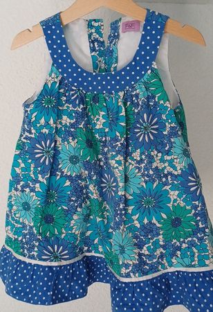 Kinderkleid F&F Grösse 110 Blumenmuster Punkte blau