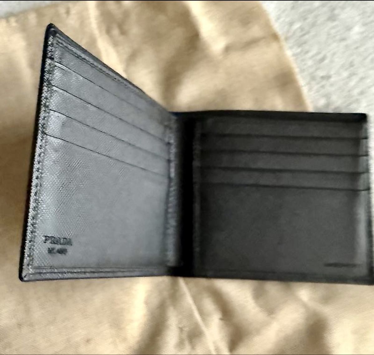 Prada Portafogli: Porte cartes Prada – Nuovo e nell'imballaggio originale da Le Mont-sur-Lausanne venduto da CT70 1