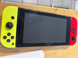 Nintendo Switch Konsole gebraucht mit gelben Neon Joy-Cons