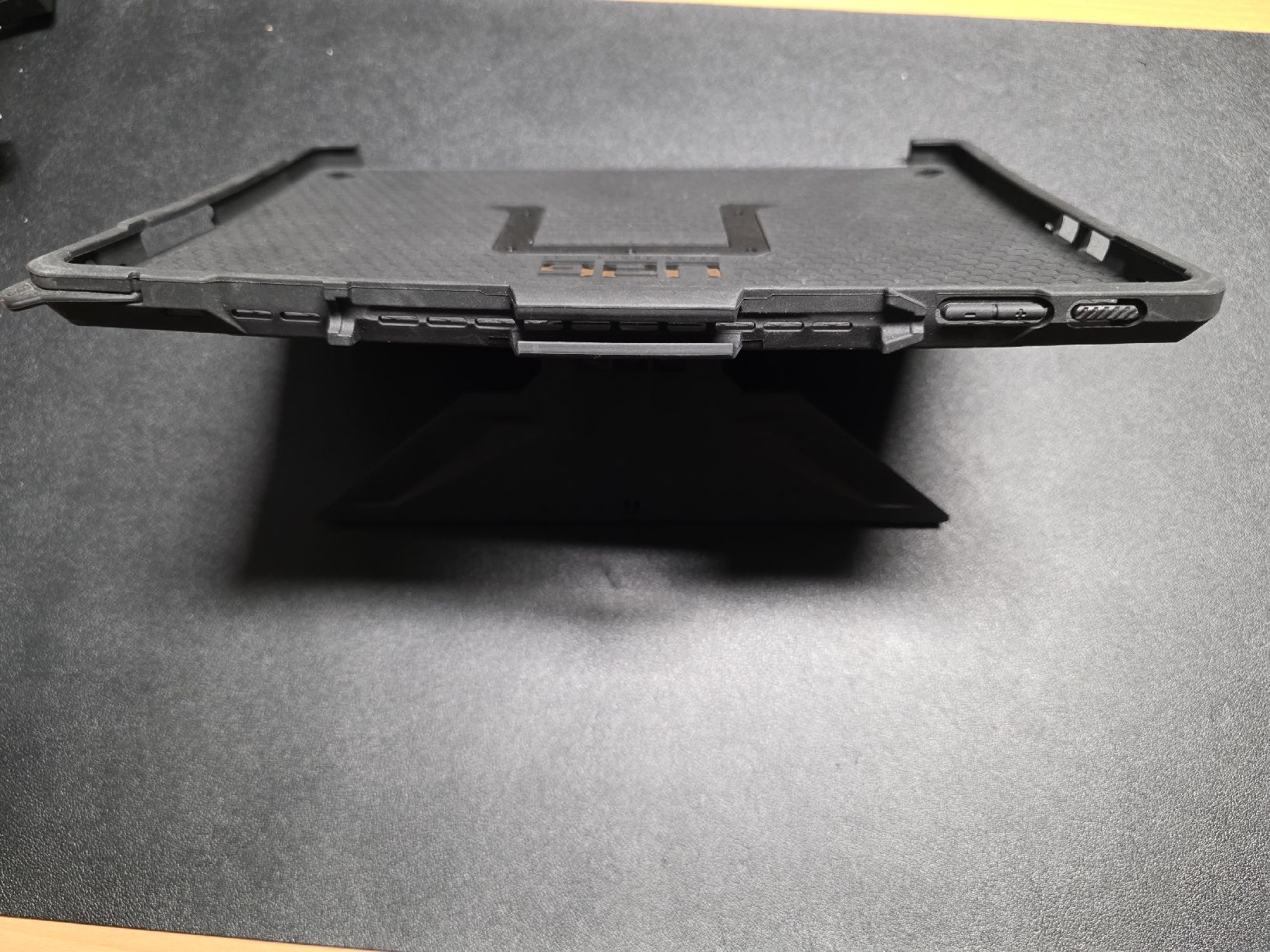 Covers & Borse: UAG Case für Surface Pro 11 – Nuovo (secondo la descrizione) da Hildisrieden venduto da Stromer-bueb 1