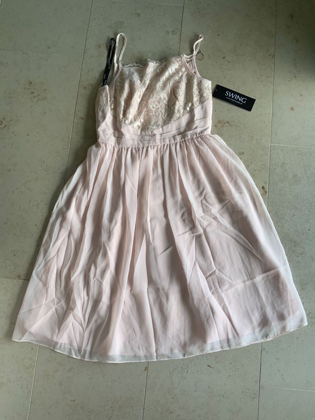 Robes: Swing Kleid 38 neu – Neuf avec emballage d'origine à Buchs SG par Sunie