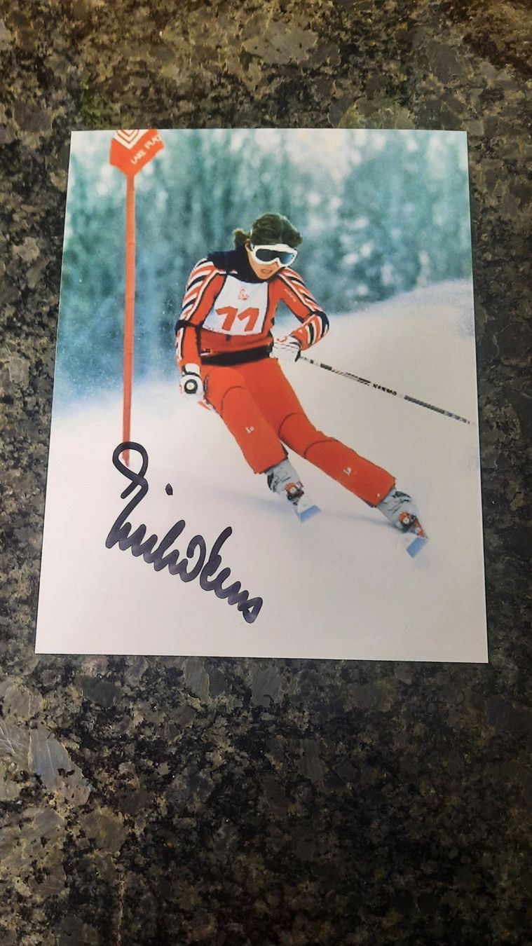 Autografi: Autogramm Erika Hess – Usato da Schmerikon venduto da Olympia04