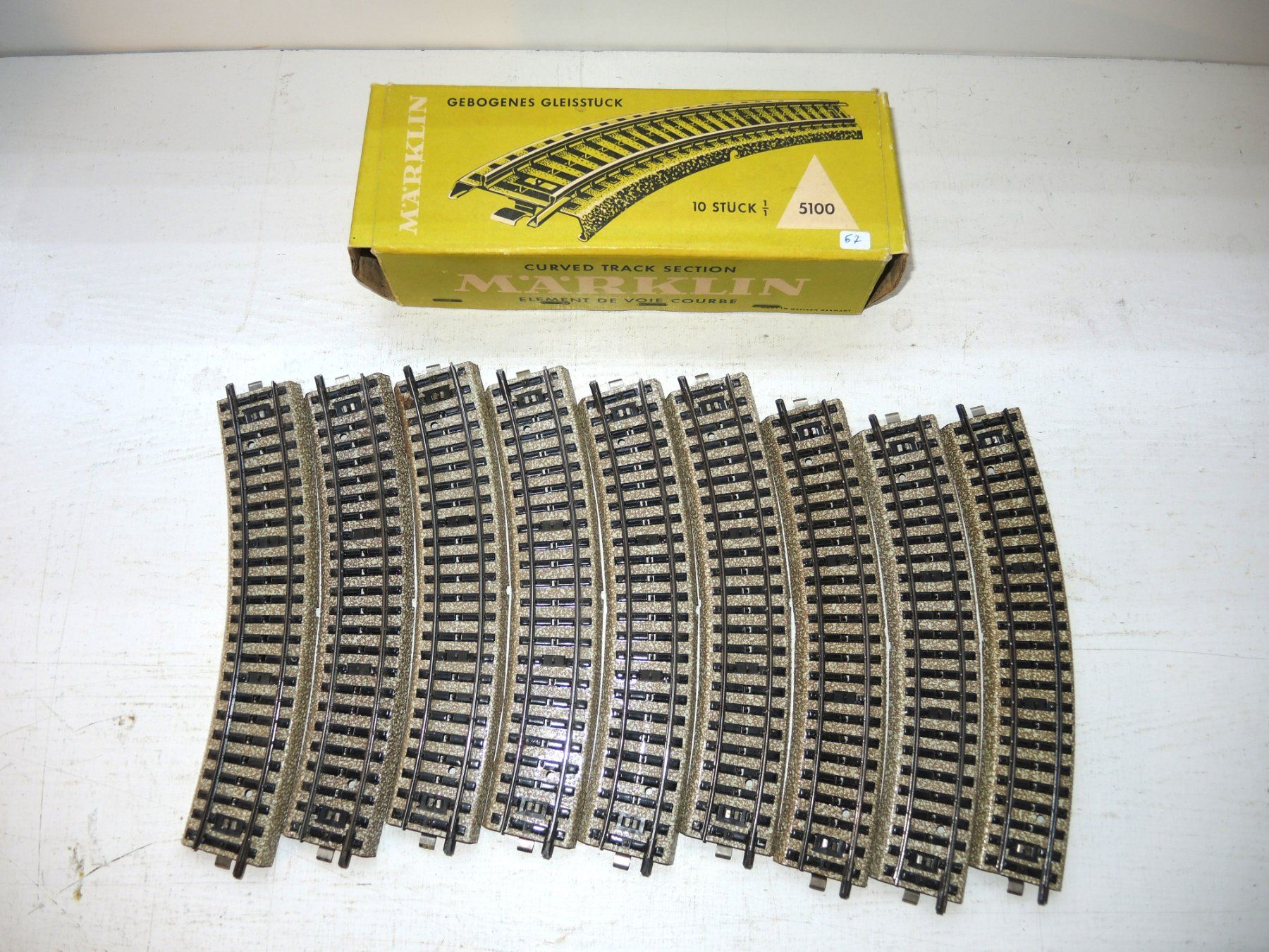 Märklin Modellini di ferrovie: 10 Märklin M-Gleise 5100 (gebogen) – Usato da Courtaman venduto da Courtamaner