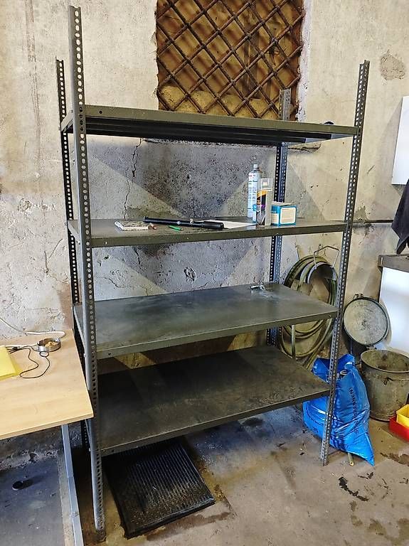 Scaffali: Scaffale in ferro  – Usato da Taverne venduto da mar_v68c 1