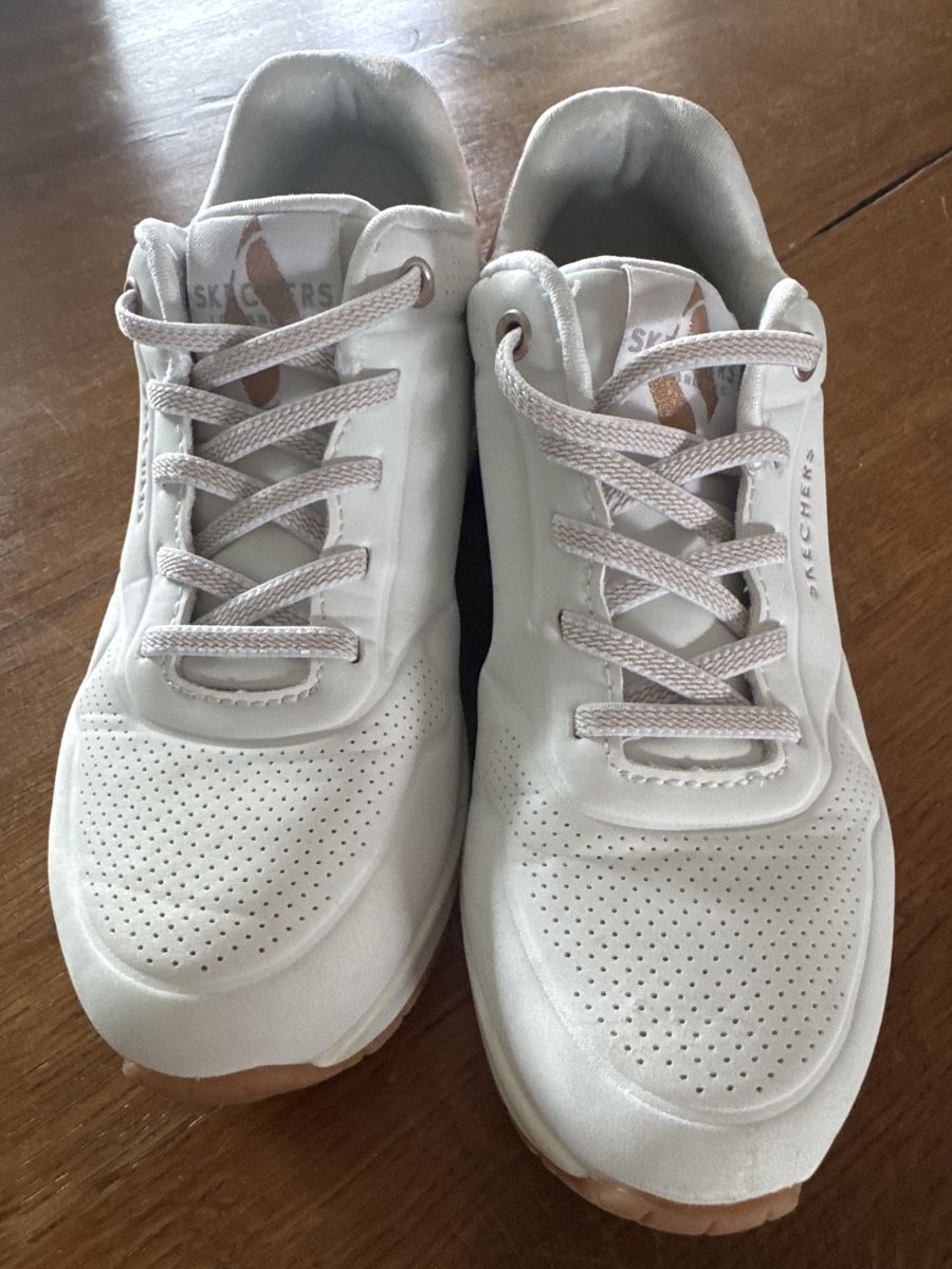 Skechers Chaussures filles: Neuwertige Skechers – D'occasion à Glattpark(Opfikon) par cherrytomate 1