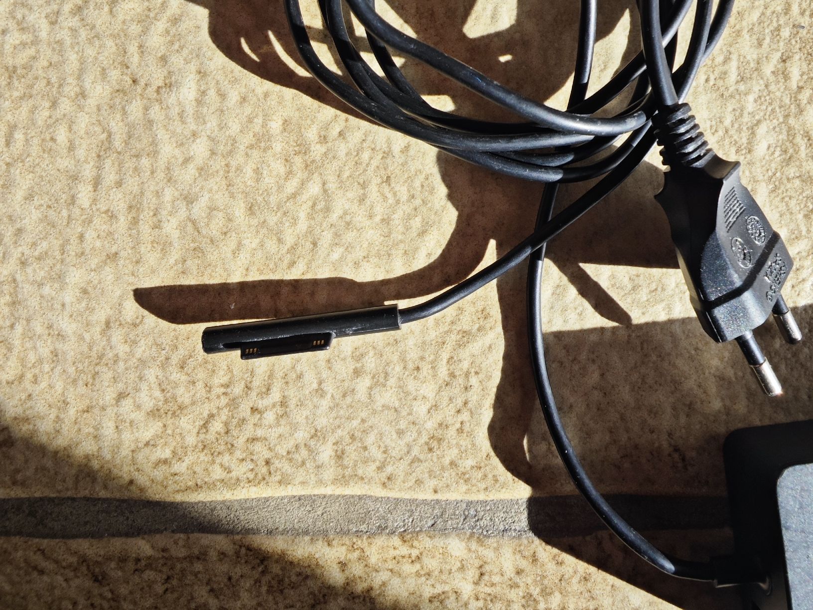Microsoft Caricabatterie: Netzteil Microsoft Surface 36W EU Stecker – Usato da Bonstetten venduto da zhoengg 1