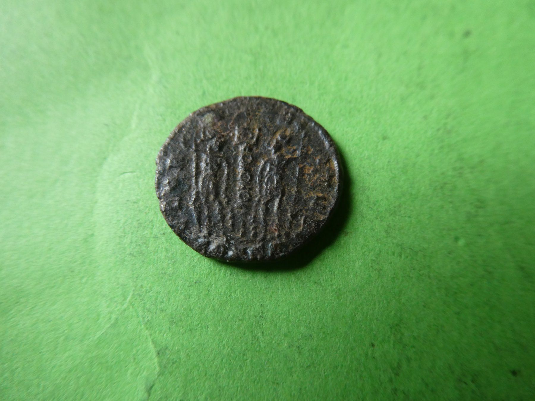 Alle Münzen: uralte Bronzemünze  15 mm     1.33 g – Gebraucht aus Hinterforst von Rohusri 2