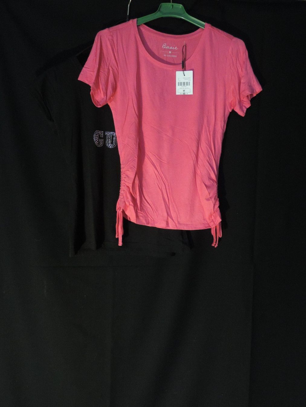 Lotti di vestiti: 2 t-shirts rose et noir – Usato da Genève venduto da Axelle333