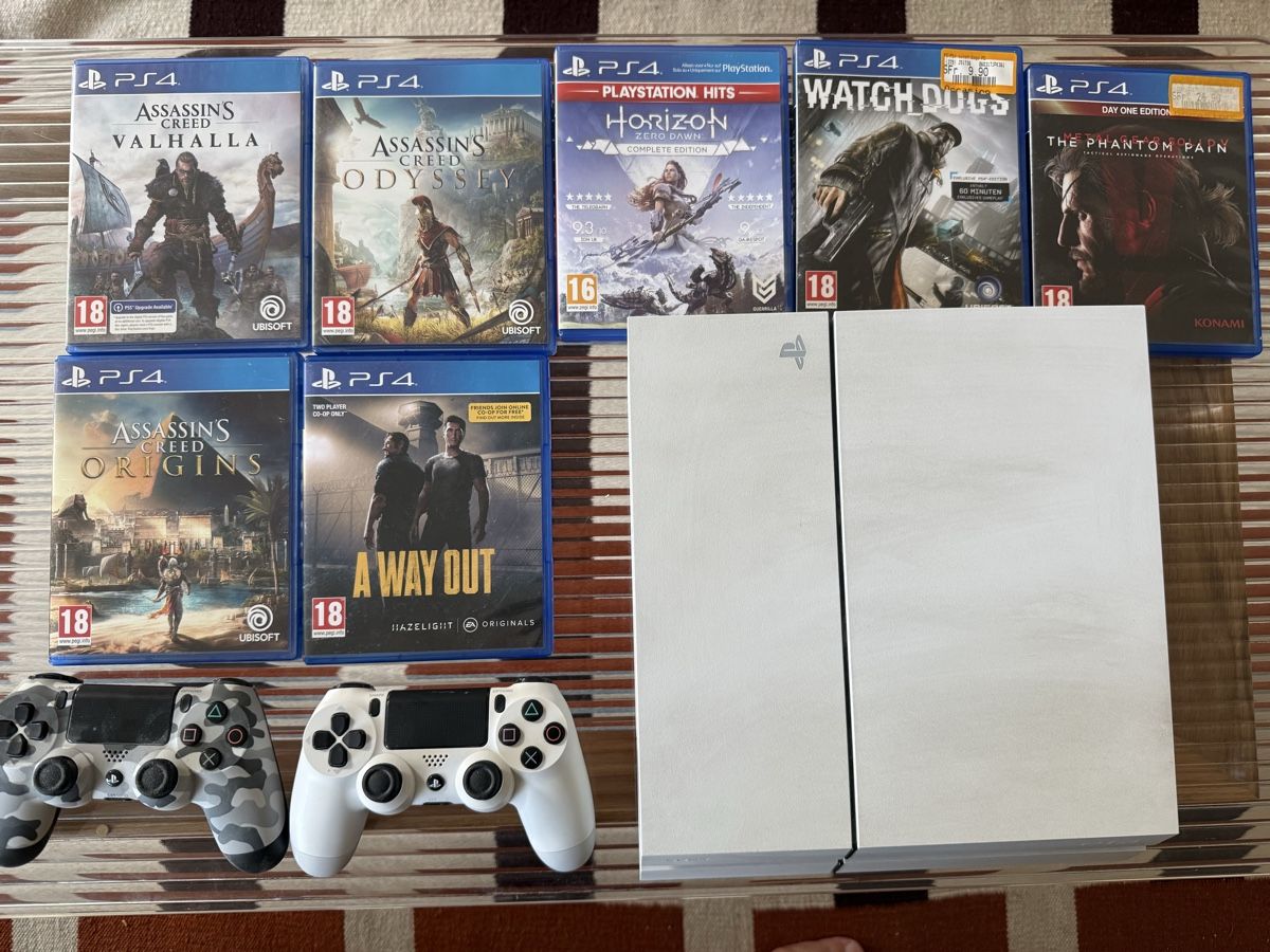 Sony Console: PS4 Bundle with 2 controls + 7 games – Nuovo (secondo la descrizione) da Zürich venduto da fan_z5fl