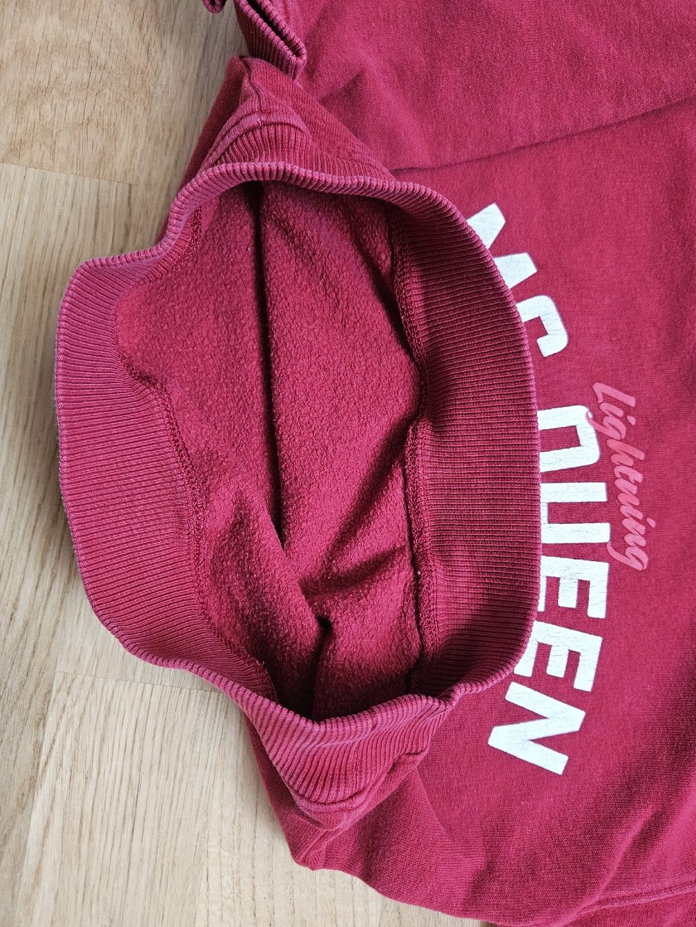 H&M Maglioni & Felpe: H&M Lightning McQueen Disney Pullover rot Grösse 92  – Usato da Bern venduto da Oloui 2