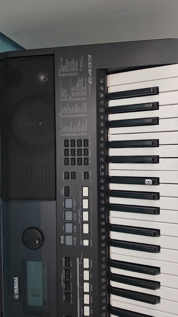 Yamaha Musikinstrumente: Yamaha PSR E433 Keyboard guter Zustand – Gebraucht aus Jegenstorf von 1stmike 3