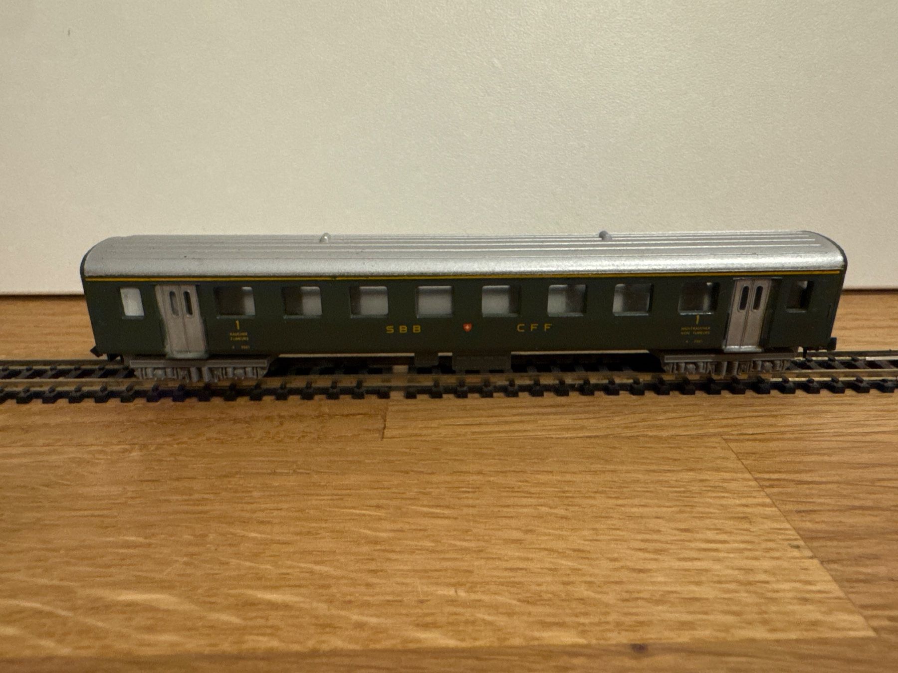 Lima Modellini di ferrovie: Lima SBB Personenwagen 1. Klasse – Usato da Schlierbach venduto da Look8