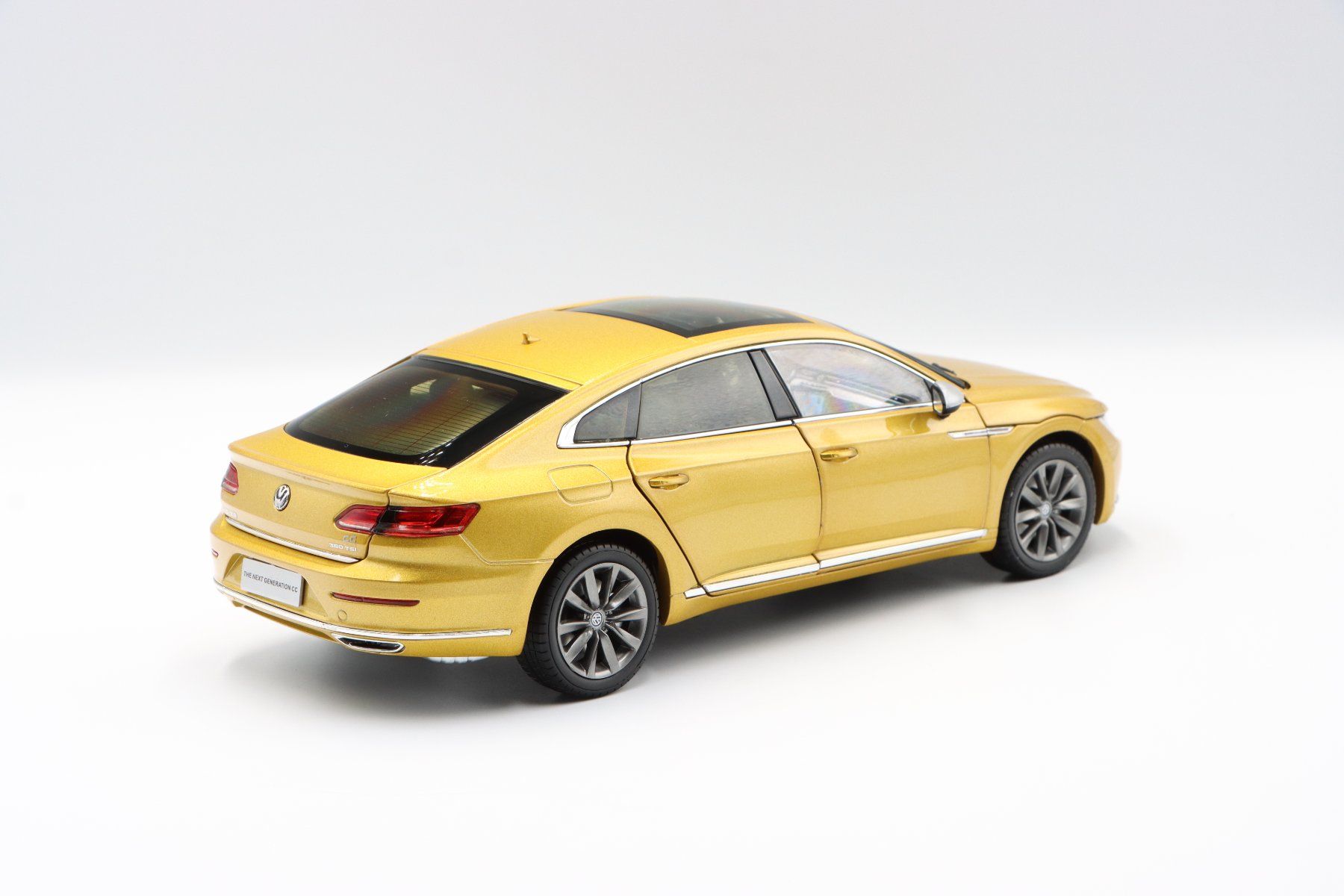 Volkswagen Modellini d'auto: VW Arteon CC 2018 1:18 Paudi Model – Nuovo e nell'imballaggio originale da Bühl b.Aarberg venduto da modelldiecast 6