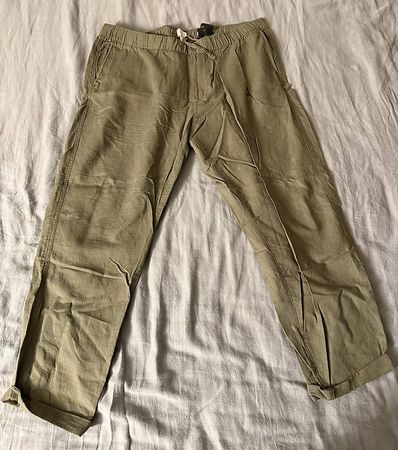 Olivgrüne Hose