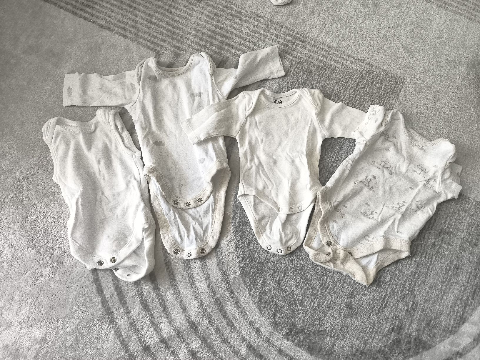 Lotti & Set di vestiti: Neugeborenen Kleiderset – Nuovo (secondo la descrizione) da Kilchberg ZH venduto da Moshkitty 1