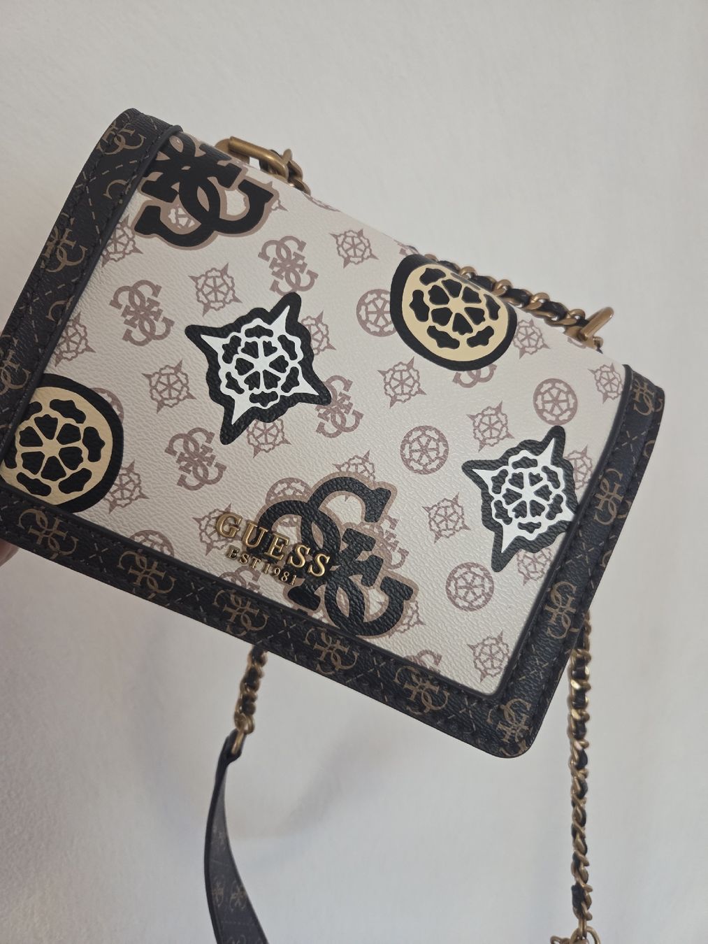 Guess Taschen für Damen: Guess Umhängetasche – Gebraucht aus Rothrist von lalla_89 1