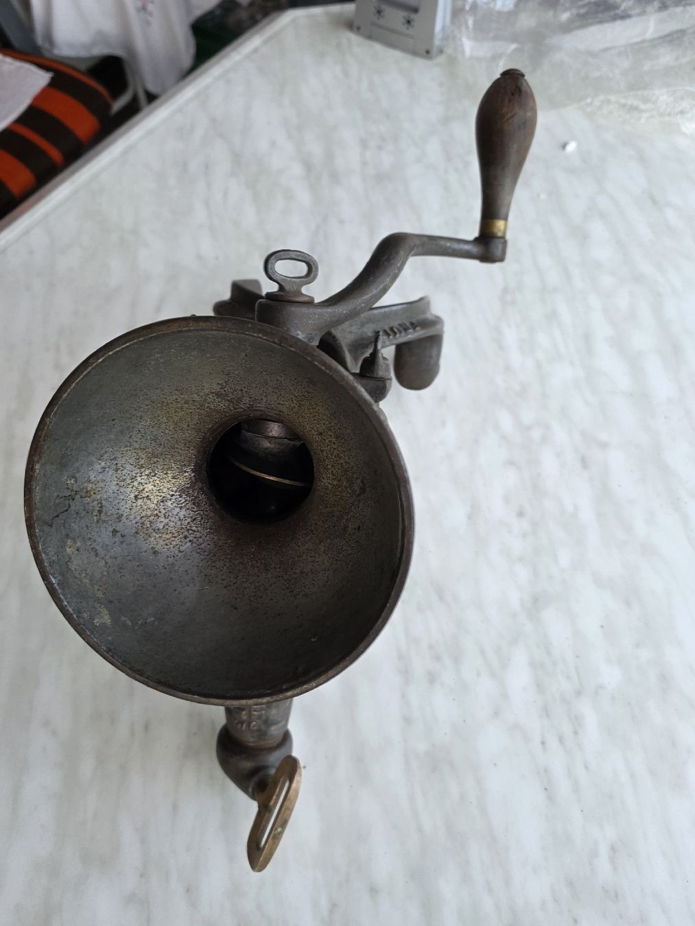 Elettrodomestici da cucina: Antique Hand Crank Fruit Press Metal Rustic Decor – Usato da Hinwil venduto da Ehretstock8 2
