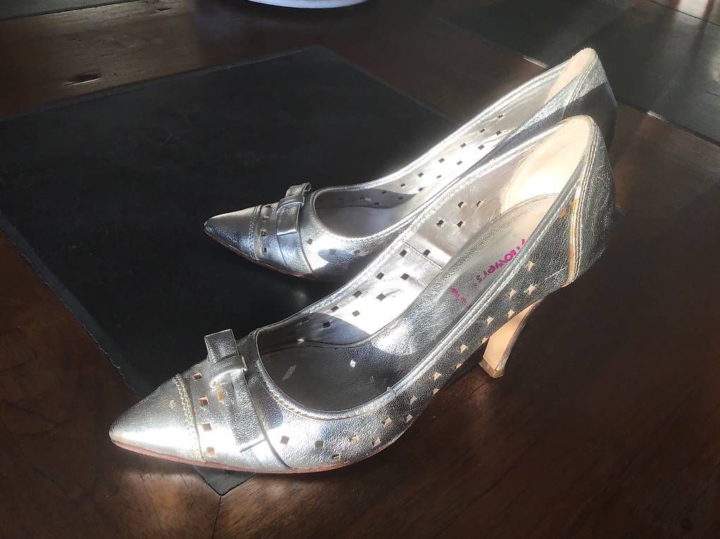 Damenschuhe: Escarpins argentés à talons, taille 39 – Gebraucht aus Pully von san_b2w6 1