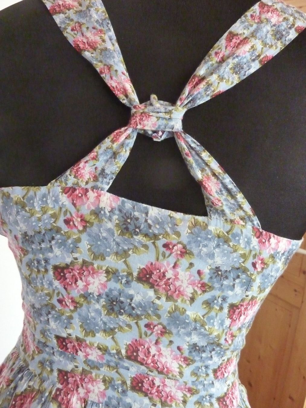Nafnaf Kleider: leichtes Sommerkleid 34 Naf Naf – Gebraucht aus Waldstatt von Kananaskis1 5