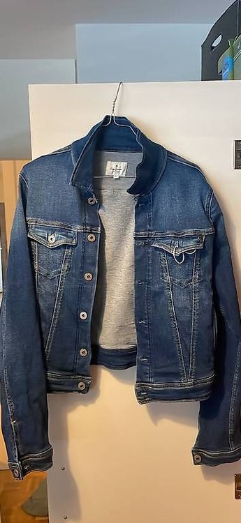 Pepe Jeans Joseph: la giacca verde militare che unisce stile e funzionalità