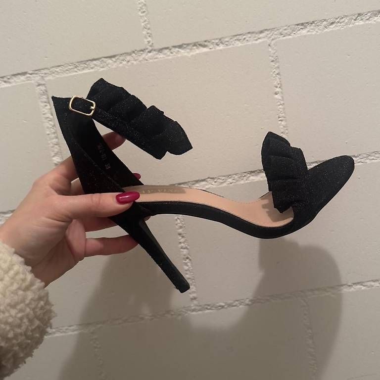Scarpe da donna: Neue Glitzer Highheels  – Usato da Cham venduto da VStore