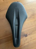 fi'zi:k Sattel Terra schwarz 150 mm Neu