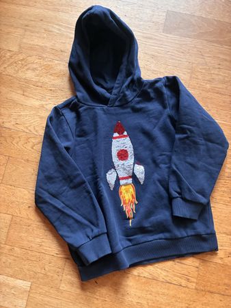 Schöner Pullover Gr. 122