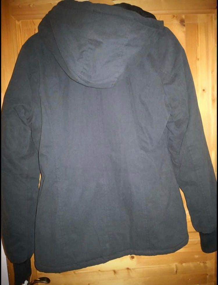 Giacche: Winterjacke schwarz schön warm Gr. L – Usato da Winterthur venduto da Arunasu 2