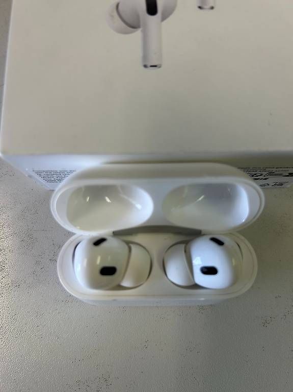 Cuffie: AIRPODS PRO 2 - ORIGINALI – Usato da Balerna venduto da cat_tn9g 4