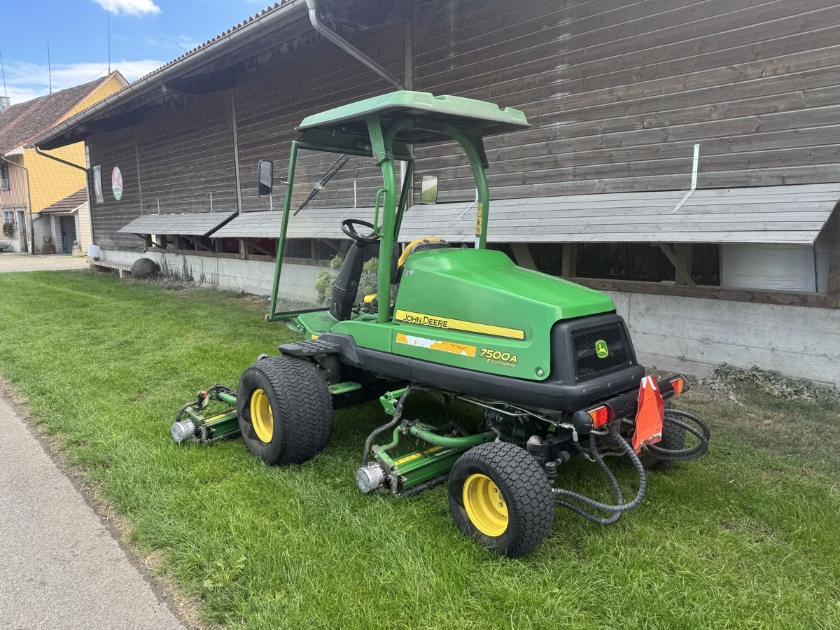 John Deere Rasenmäher: Rasentraktor John Deere 7500A Spindelmäher – Gebraucht aus Winden von farmalld439
